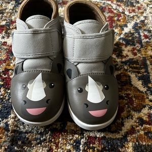 Ikiki Toddler Squeaker Shoes